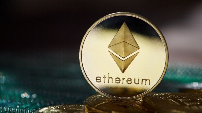 Ethereum Price Stays Flat While Bitcoin Steals the Spotlight with New ATH