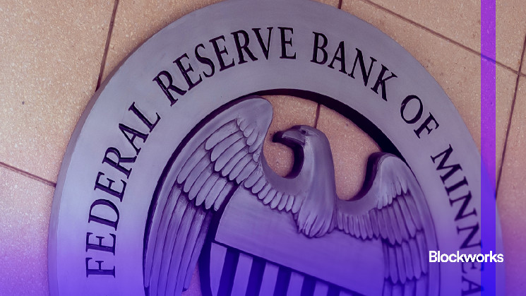 Inflation, consumer spending misses push US stocks lower 