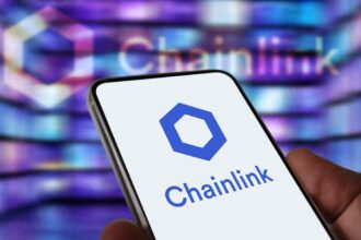 Chainlink would have his first ETF with Staking